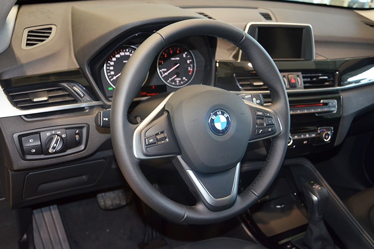 BMW X1 hoan toan moi gia 1,699 ty dong tai Viet Nam-Hinh-14